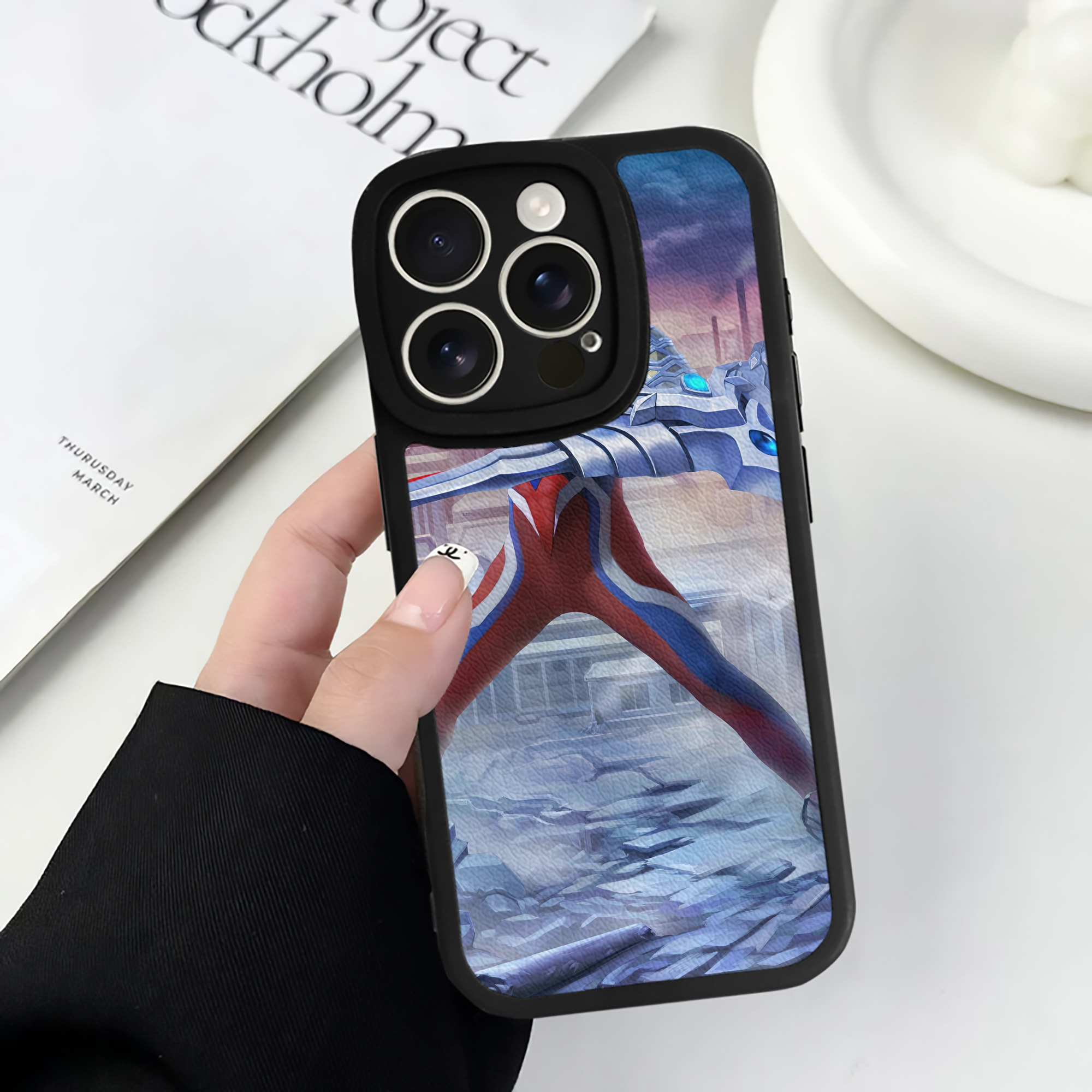（画像用） ウルトラマン Ultraman 【iPhone 16シリーズ対応】シリコンスマホケース（レザー調） 材質：シリコン